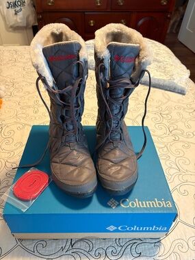 Columbia Gray Lace-Up Winter Boots with Faux Fur Trim